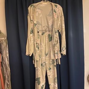 Pale green flower cardigan and pants set
